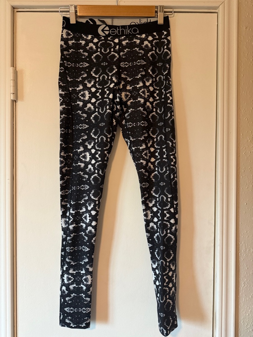 ethika Black & White Snake-Pattern Leggings